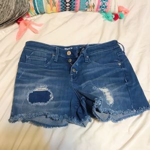 ✭ High waisted jean shorts! *cute* size 2 ✭